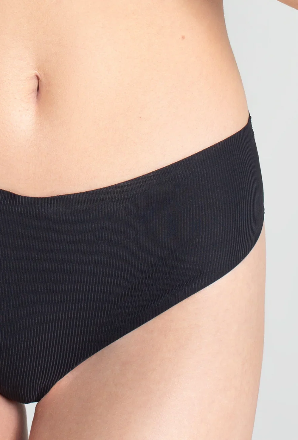 Sportowe stringi Lineri - Image 2