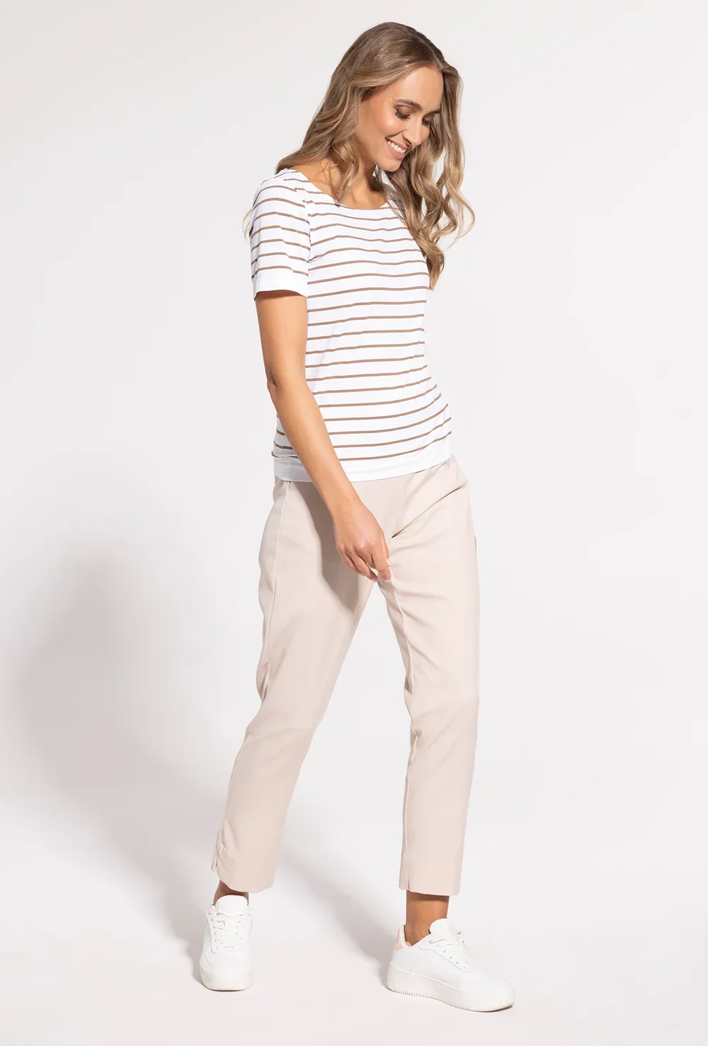 T-shirt w paski Adrienne - Image 4